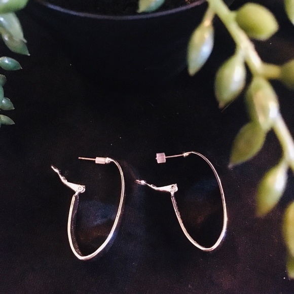 Silver oval earrings! - Picture 2 of 3